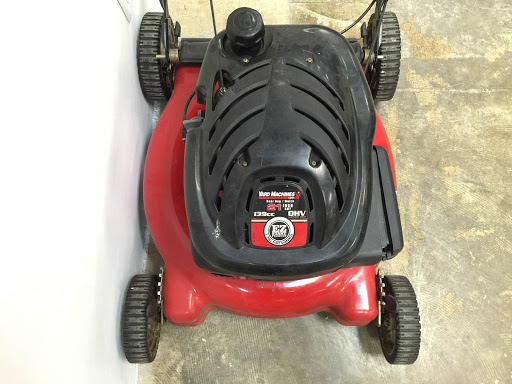 lot 130 image: Yard Machines 140cc 20-Inch Push Mower - FOR PARTS Does Not Start