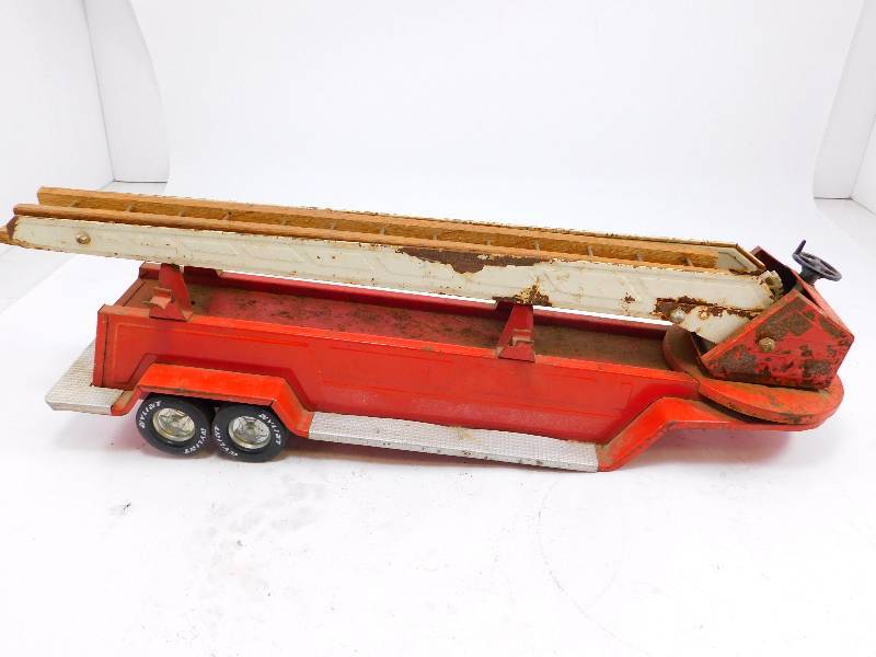 lot 50 image: Nylint Firetruck Trailer