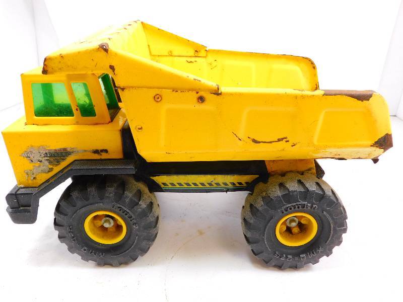 lot 51 image: Tonka Dump Truck