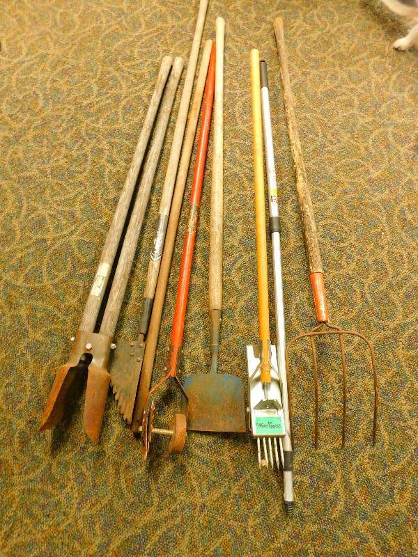 lot 60 image: Lot of Vintage & Used Yard Tools