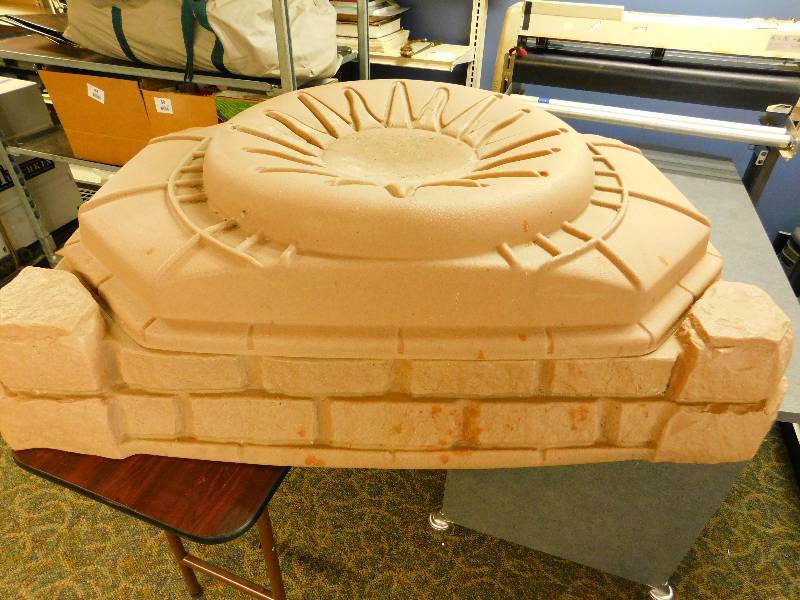 lot 62 image: Childrens Sand Box with Cover