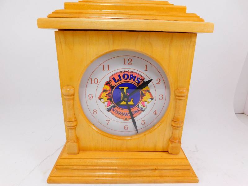 lot 67 image: Working Lions Clock
