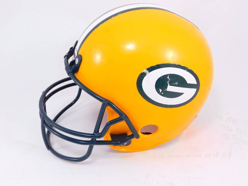 lot 19 image: Green Bay Packers Helmet