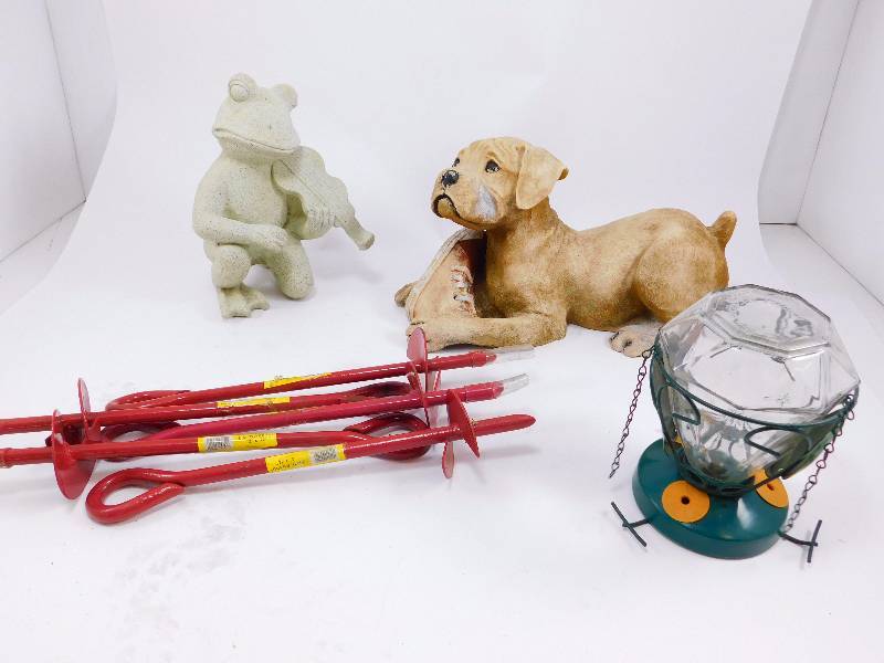 lot 20 image: Lot of Yard Items