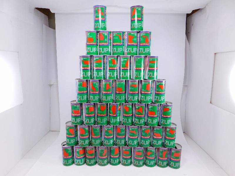lot 24 image: 47 Vintage 7up Pop Cans