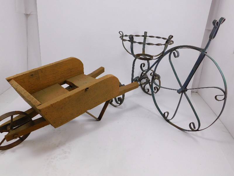 lot 30 image: Vintage Lawn Ornaments