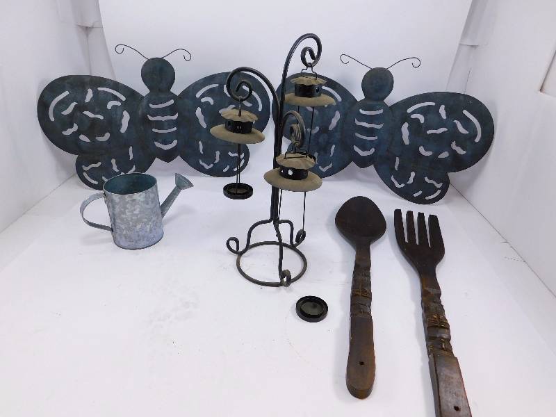 lot 41 image: Lot of Various Vintage Items