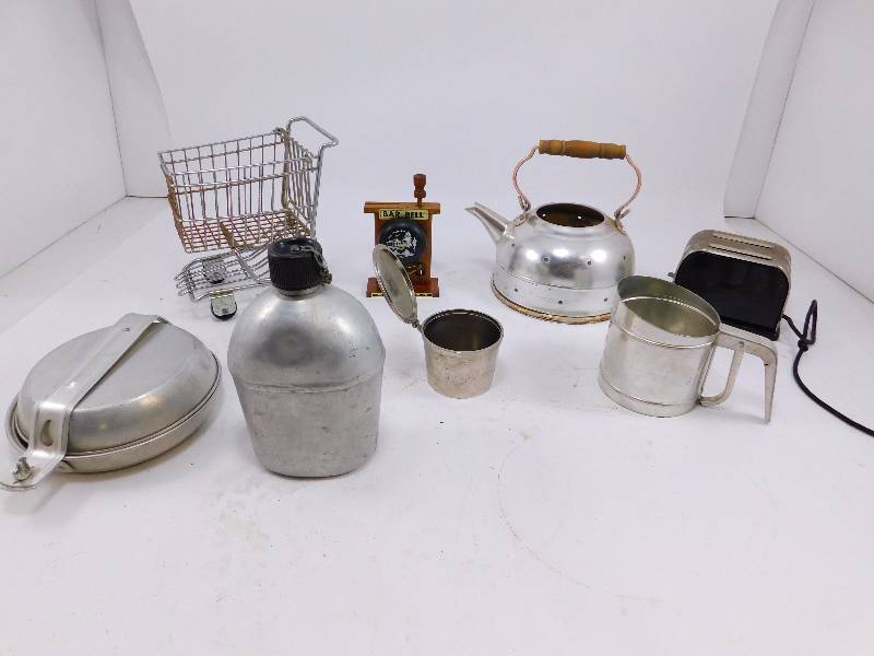 lot 44 image: Vintage Kitchen Items