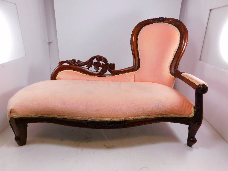 lot 79 image: Childs Chaise Lounge