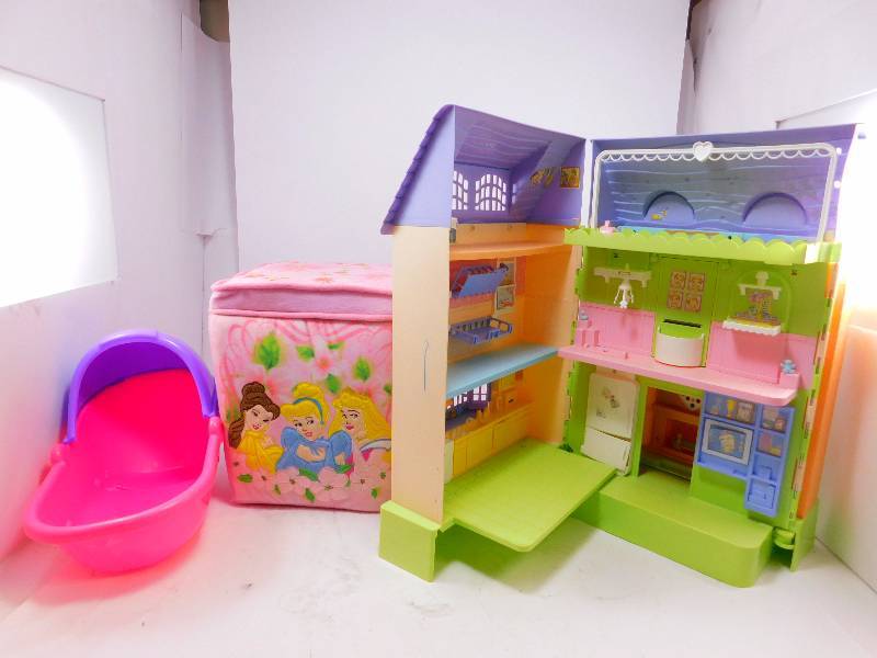 lot 80 image: Childrens Items