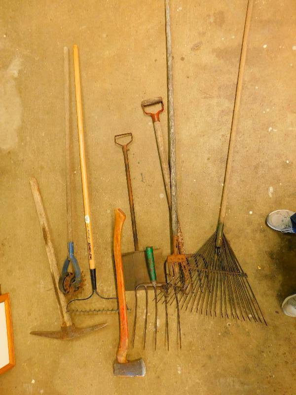lot 61 image: Lot of vintage Yard Tools