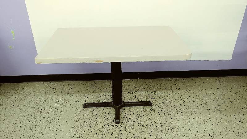 lot 11 image: Table