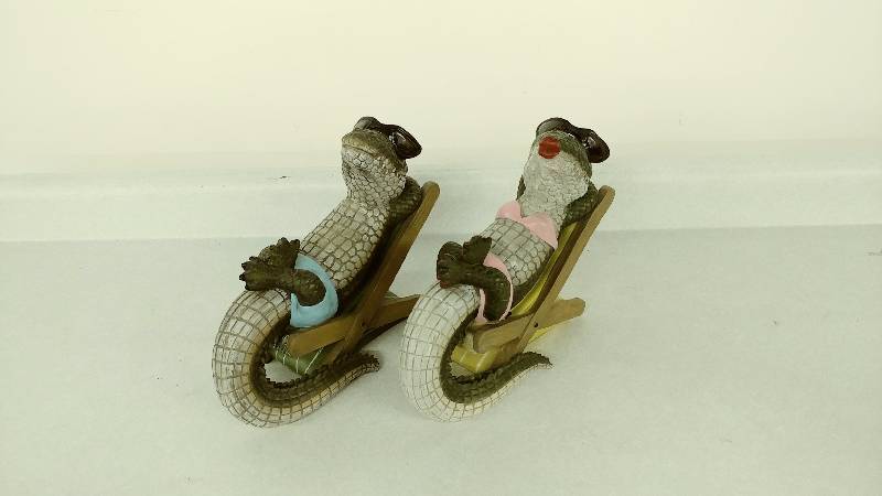 lot 26 image: Tanning Alligator Couple Dcor