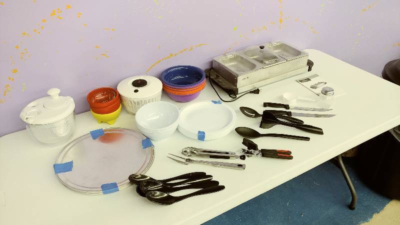 lot 41 image: Serve and Cookware