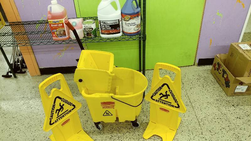 lot 57 image: Mop Bucket and other Cleaning Utensils and Supplies