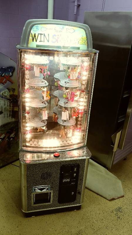 lot 62 image: Arcade Game with inventory