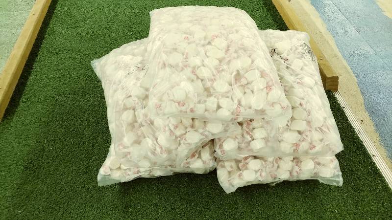 lot 64 image: 25lbs of Vanilla Saltwater Taffy
