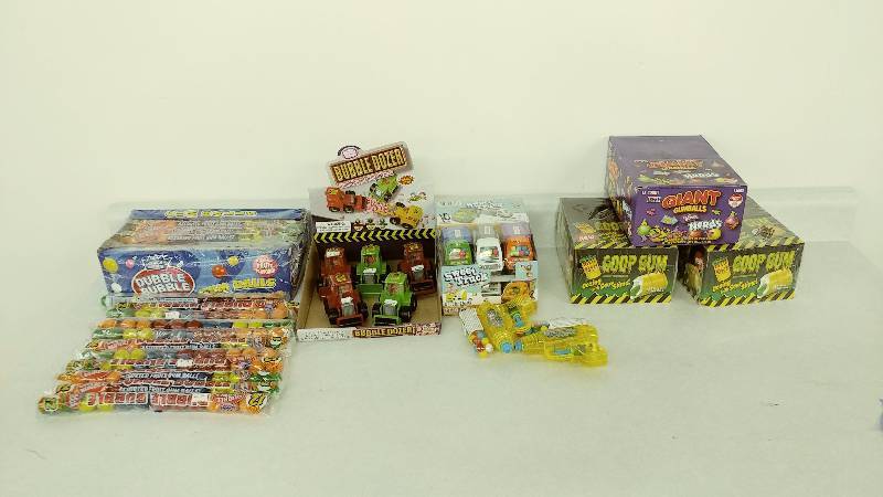lot 78 image: HUGE Lot of Various Brands and Types of Gum