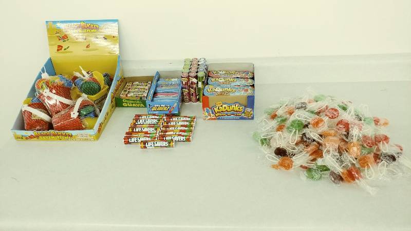 lot 91 image: Lot of Lollipops, Lifesavers and other Candies