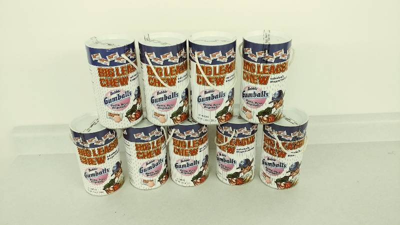 lot 97 image: 9 - 32.pc Big Chew Containers