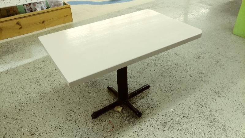 lot 112 image: 4ft Table
