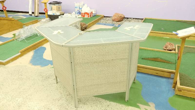 lot 131 image: Outdoor Patio Bar