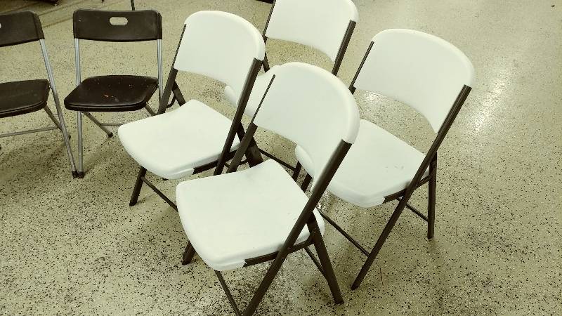 lot 119 image: 4 Folding Chairs