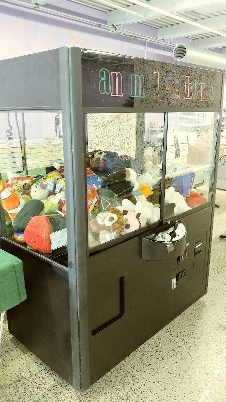 lot 3 image: Animal House Claw Machine