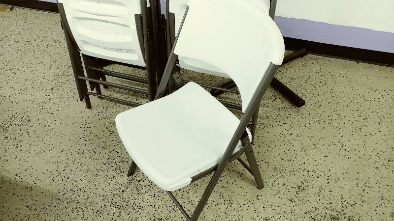 lot 5 image: 6 Lifetime Folding Chairs