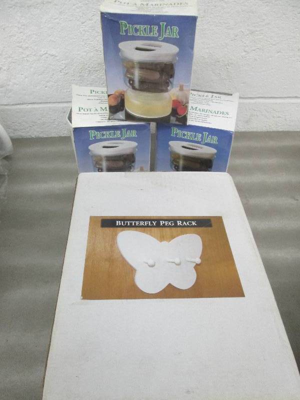 lot 61 image: 3 Pickle Jars & 3 Butterfly Peg Rac...