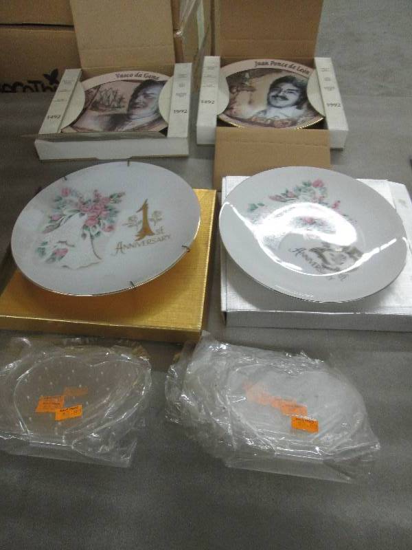 lot 69 image: Lot of 4 Collector Plates, 10 Heart...