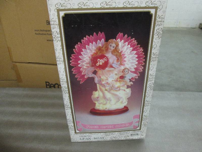 lot 74 image: Fiber Optic Angel...