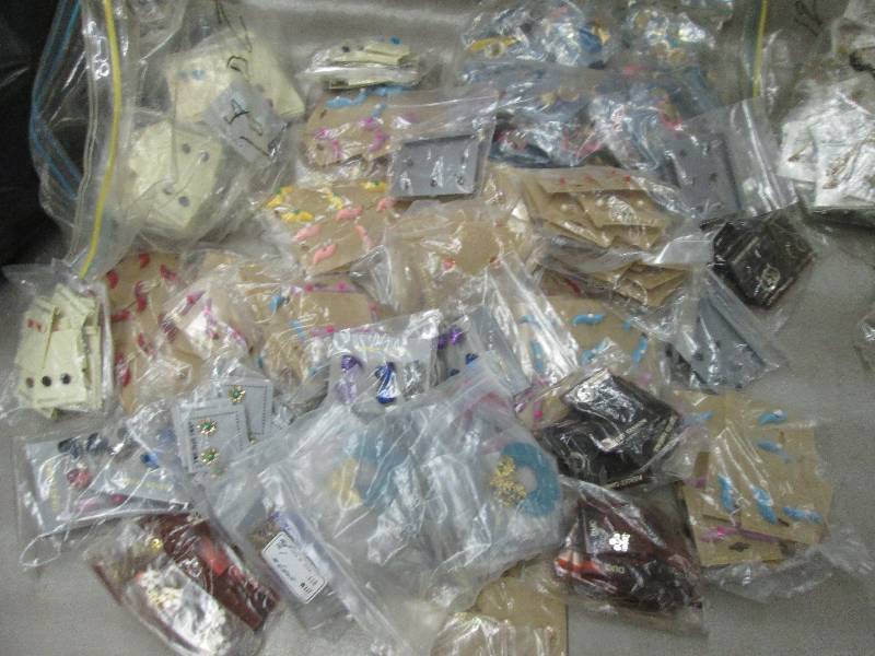 lot 80 image: Huge Lot of Assorted Fashion Earrin...