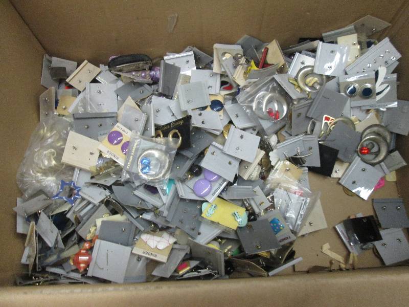 lot 95 image: Large Lot of Assorted Earrings...