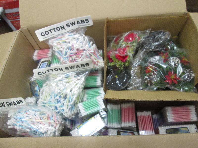 lot 101 image: Box of Cotton Swabs & Christmas Can...