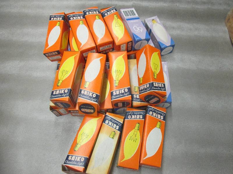 lot 111 image: Lot of 25 Chandelier Light Bulbs...