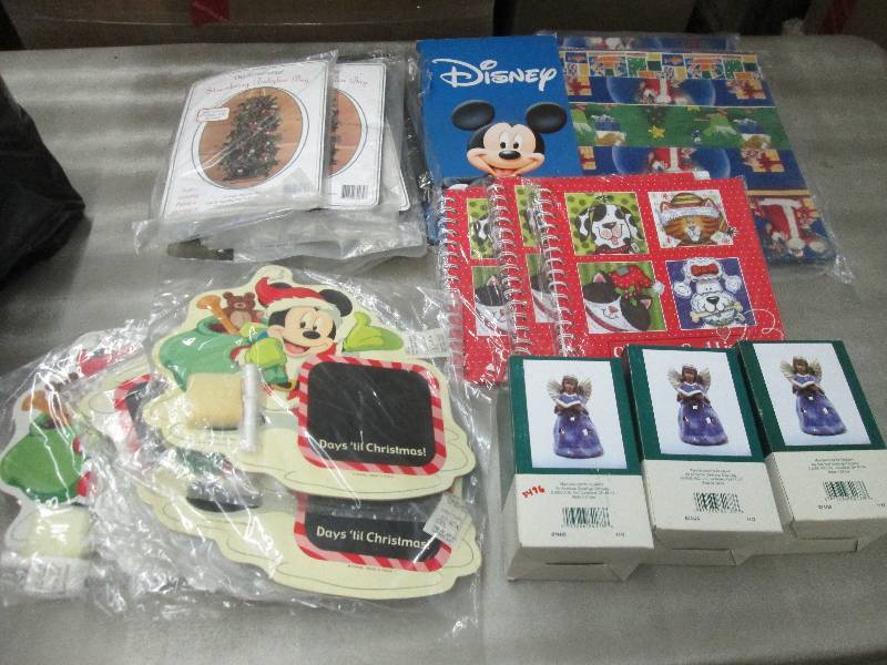 lot 121 image: 7 Disney Days Till Christmas, 3 Ang...