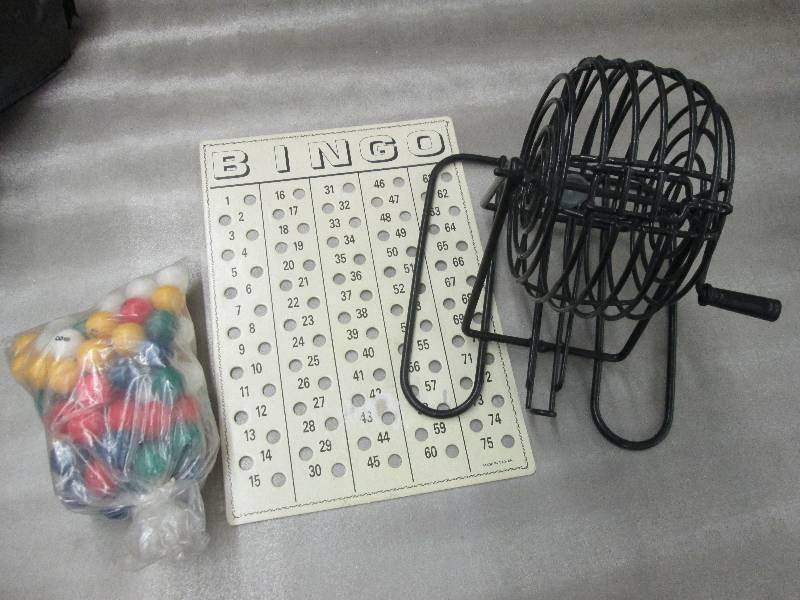 lot 130 image: Bingo Set...