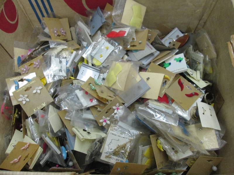 lot 141 image: Large Lot of Assorted Earrings...