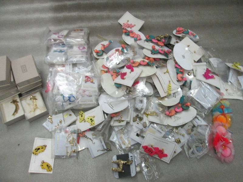 lot 144 image: Avon Shooting Star Pins, Earrings, ...