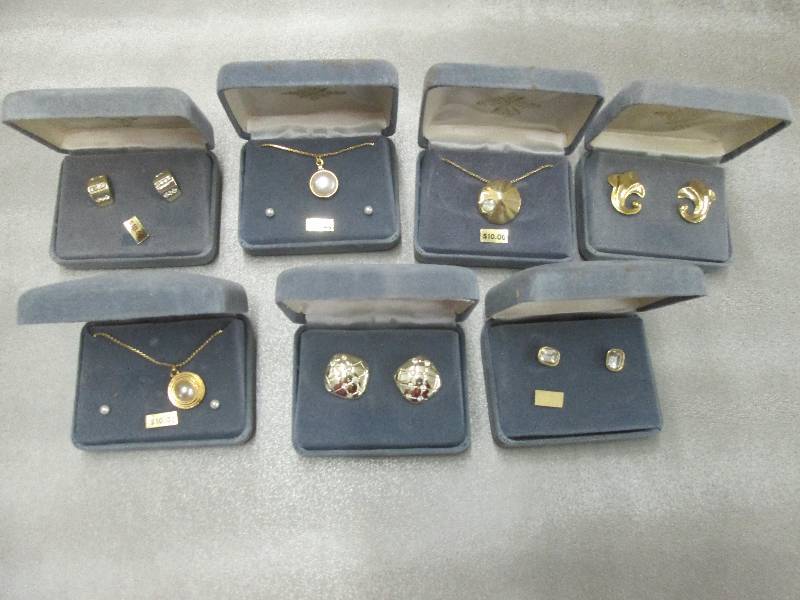 lot 150 image: Lot of 7 Boxed Jewelry...