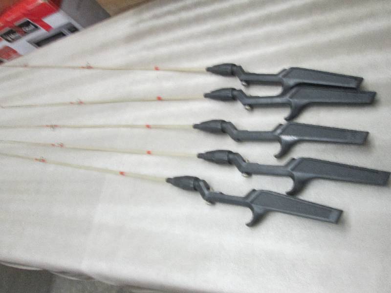 lot 157 image: 5 Fishing Rods...