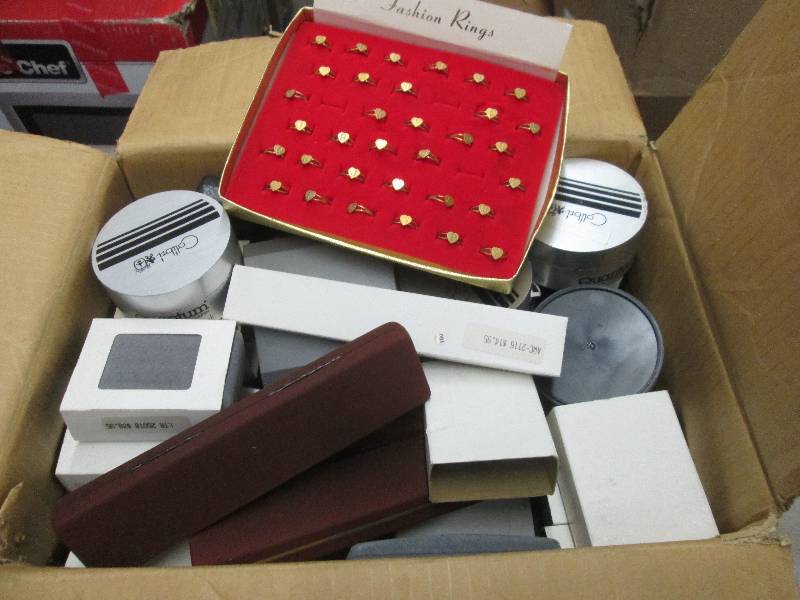 lot 164 image: Box of Empty Jewelry Cases & Displa...
