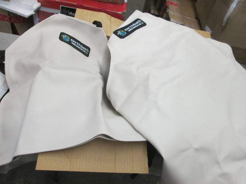 lot 165 image: 8 Waterproof Aprons 2 Sizes...