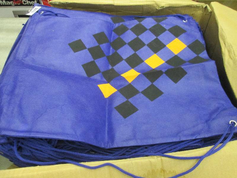 lot 179 image: Box of Checkered Nap Sacks 16x20 in...