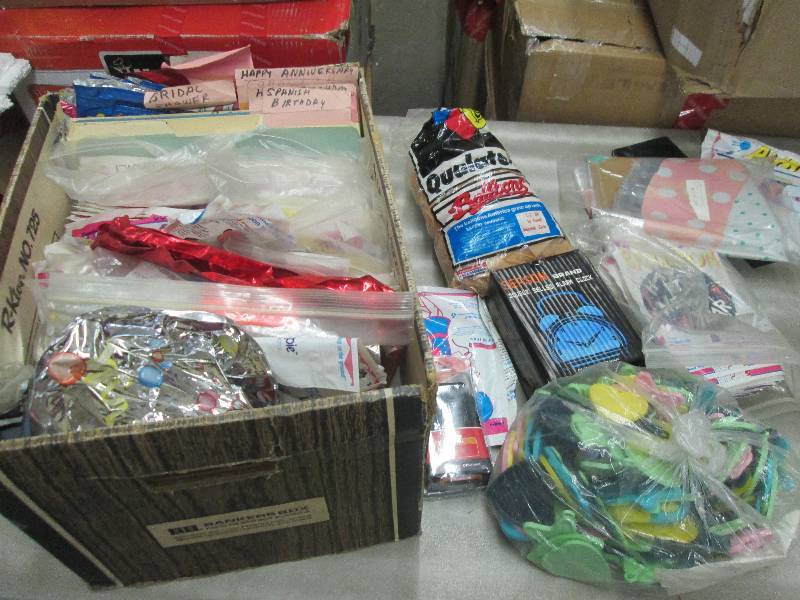 lot 206 image: Large Lot of Latex & Mylar Balloons...