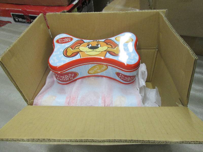 lot 230 image: 8 Boxes of 4 Milkbone Bone Shaped T...