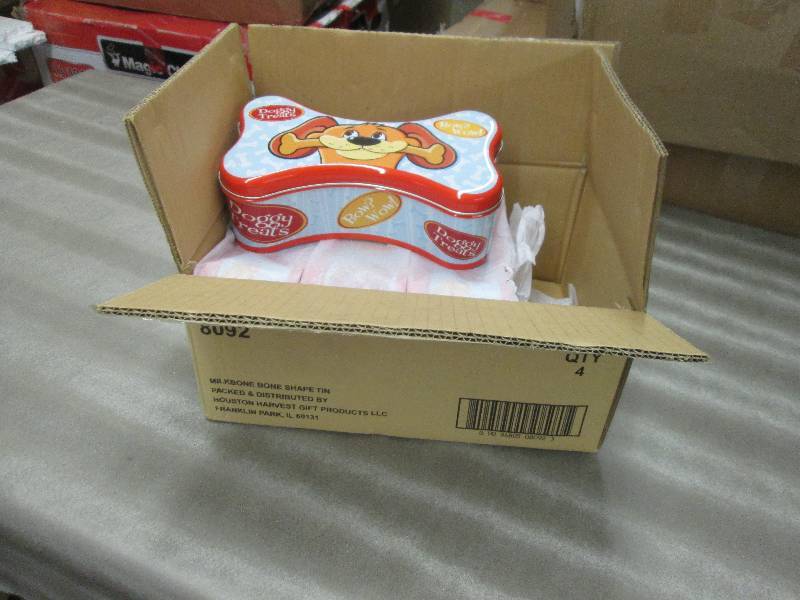 lot 231 image: 8 Boxes of 4 Milkbone Bone Shaped T...