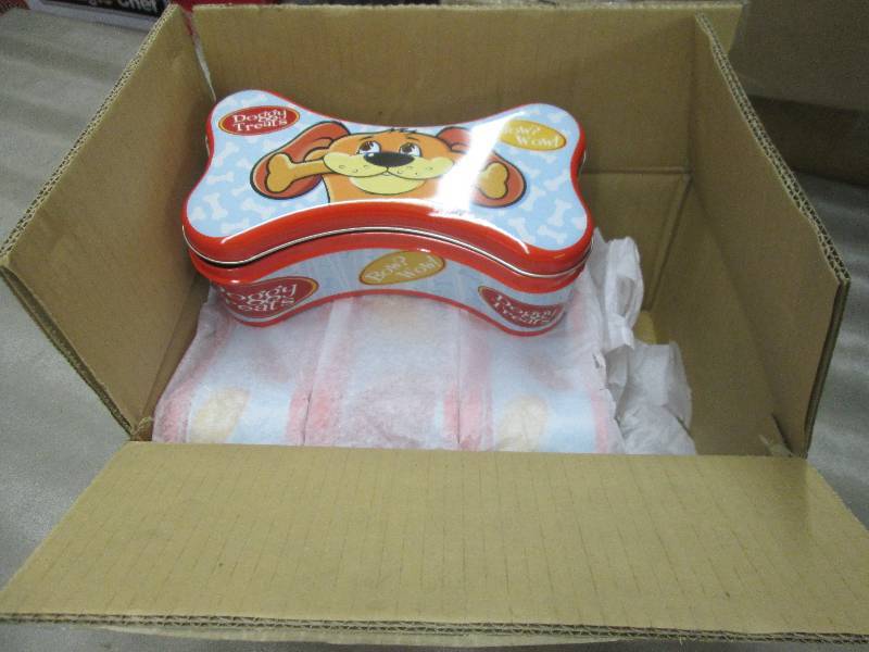 lot 232 image: 8 Boxes of 4 Milkbone Bone Shaped T...