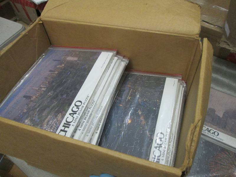 lot 251 image: Box of Assorted Chicago Mini Puzzle...